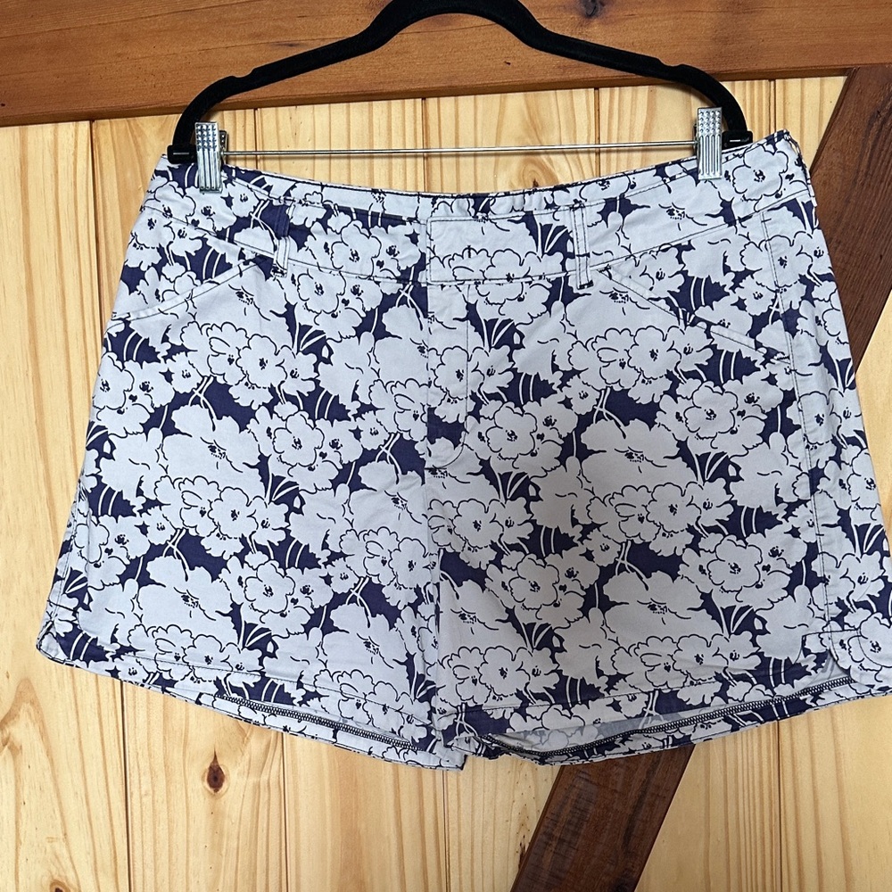 Lee Women's Floral Print Shorts - Navy and White